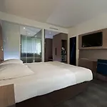 Novotel Evry 4*
