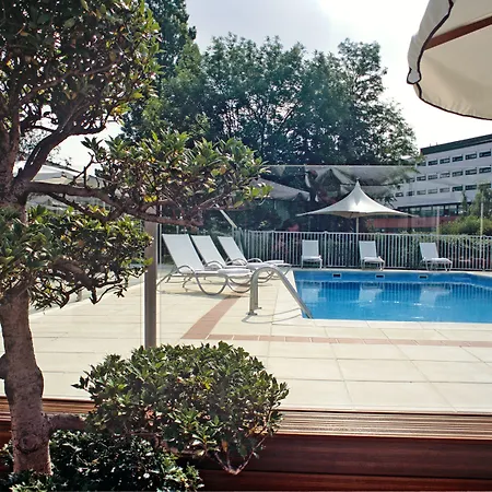 Hotel Novotel Evry 4*