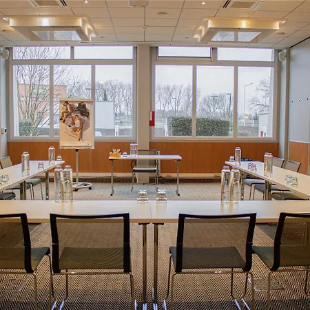 Otel Novotel Evry Courcouronnes
