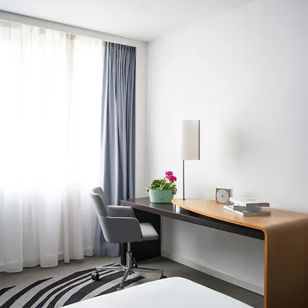 Novotel Evry Otel Courcouronnes