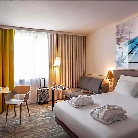 Novotel מלון 4*